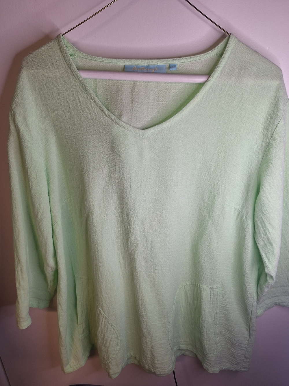 Light Green V-Neck Tunic Top 100%  Cotton W/Pockets Size Med